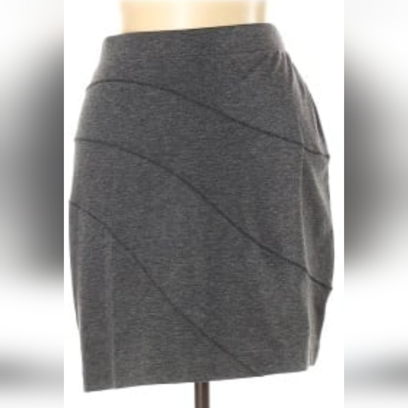 Simply Vera Vera Wang charcoal skirt. EUC! Ptp 19" Lgth 18.5" Extra Large - Picture 2 of 15